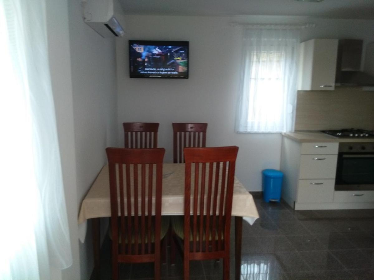 Apartments By The Sea Pag - 11778 Pag Town Bagian luar foto