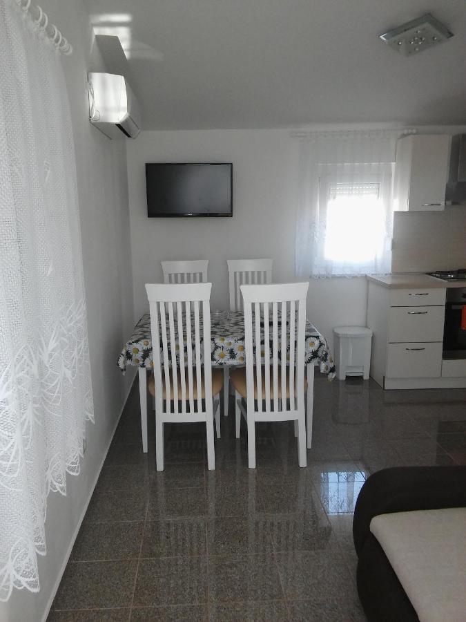 Apartments By The Sea Pag - 11778 Pag Town Bagian luar foto